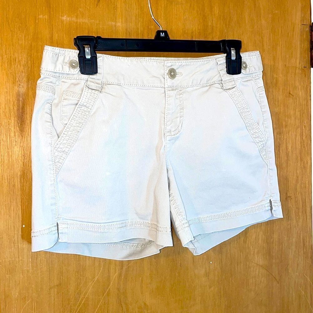 DKNY shorts! Khaki color! Size 8! 8.5” rise! 16” waist! EUC! Great shorts!
